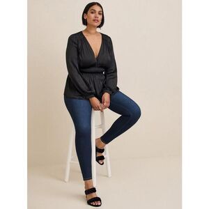 Torrid Peplum Satin Smocked waist Black top Size 5 5x plus size plus size holida